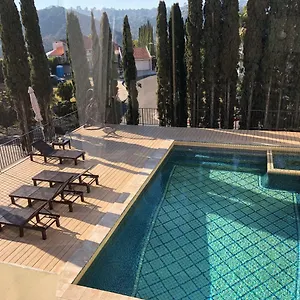 hollywood-hills-private-room-available.topanaheimhotels.com/