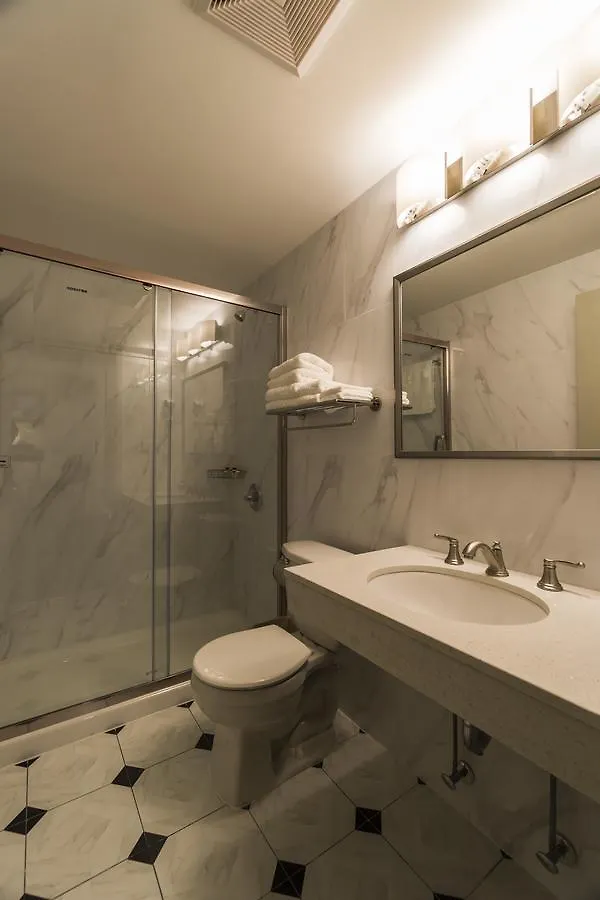 John Hotel New York 3*,
